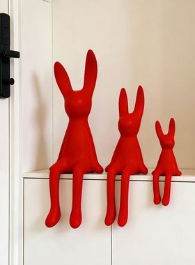 创意轻奢红色坐姿兔子陶瓷摆件创意桌面客厅电视柜酒柜书架装饰品