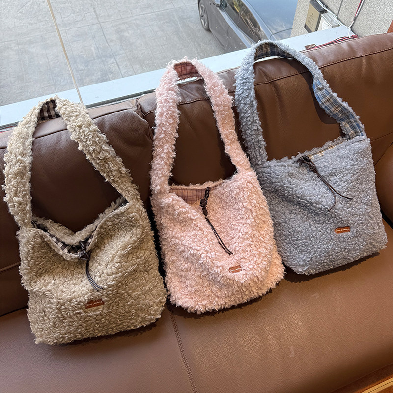 秋冬新款韩系慵懒风羊羔毛单肩包大容量通勤百搭斜挎托特包女,淘宝优惠券,粉丝福利购,淘宝优惠卷