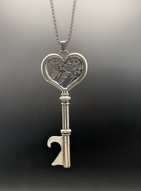 复古蝴蝶心形钥匙长款项链女新中式毛衣链百搭黑色皮绳配饰吊坠