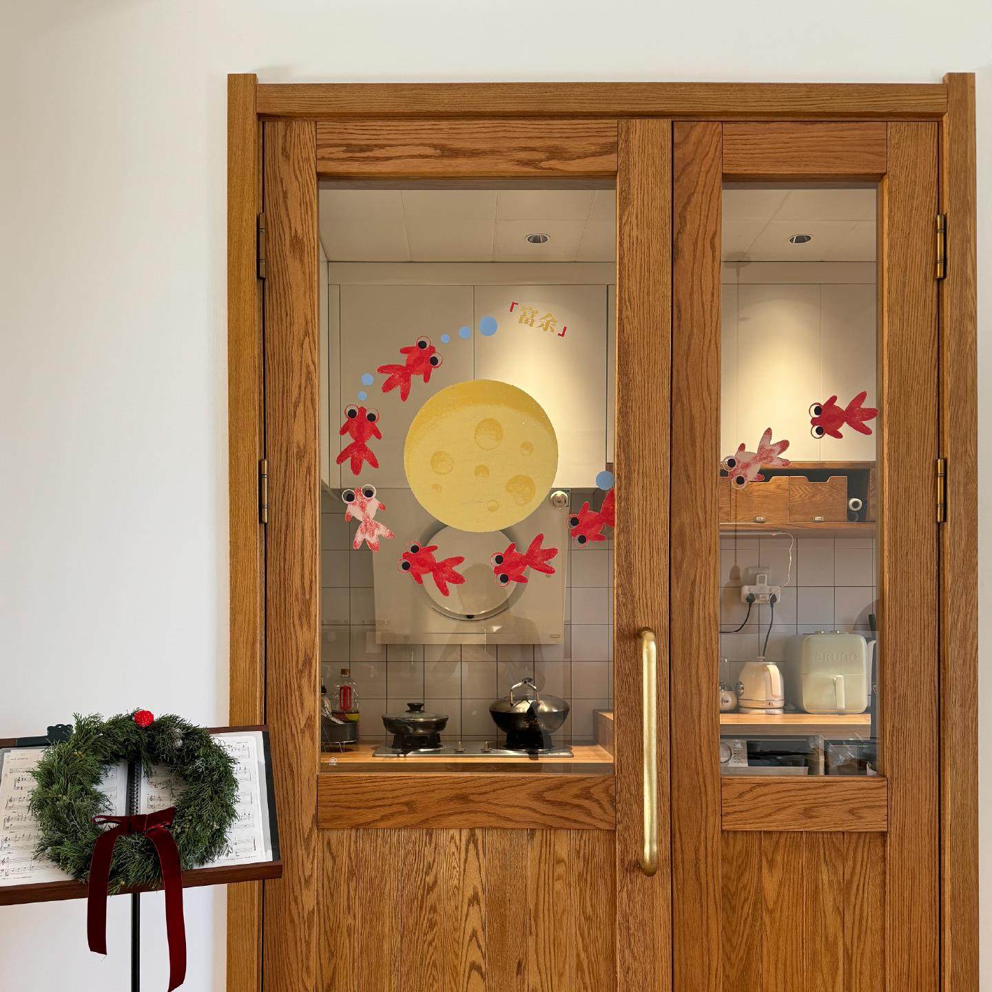 蘑菇空间原创手绘金鱼贴纸橱窗玻璃门乔迁装饰画富余插画新年窗纸,淘宝优惠券,粉丝福利购,淘宝优惠卷