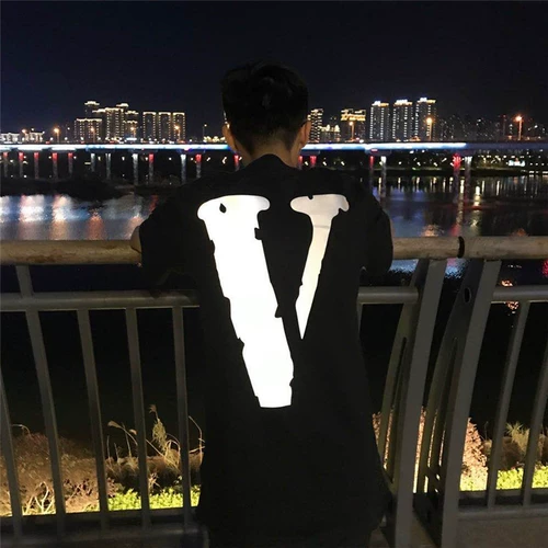 Vlone Edison Crown 3M Отражающий Нью -Йорк Limited Black Base Logo Big v Meichao Street Мужчины и женщины короткие рукава