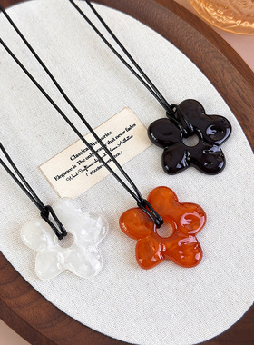 韩版时尚百搭小众透明亚克力花朵吊坠黑绳项链锁骨链女抽拉式颈链