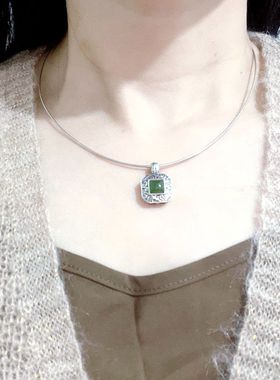 项链女和田玉银包碧玉吊坠