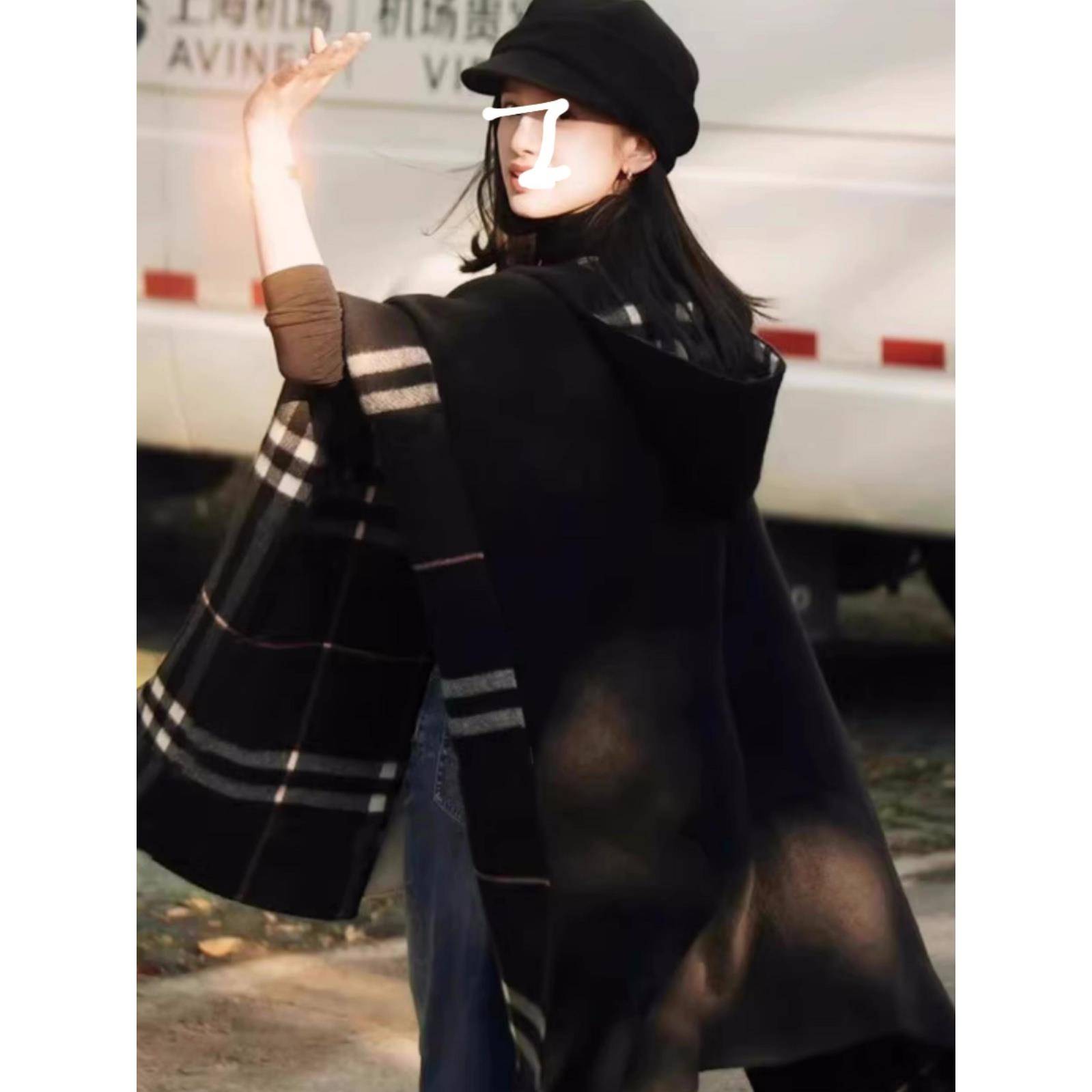张婧仪同款小香风高级感黑色格纹连帽斗篷披肩毛呢外套女秋冬大衣 - 图2