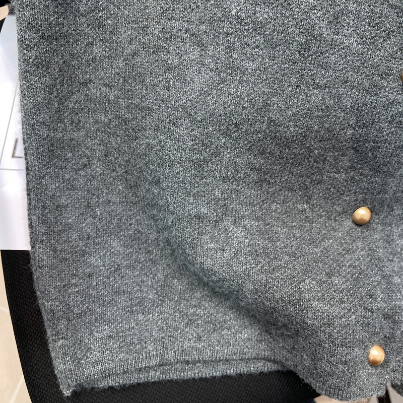 胡子叔大码女装法式小金扣圆领针织马甲女宽松韩系百搭叠穿毛衣 - 图2