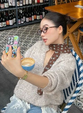 棕色波点复古感长条丝巾