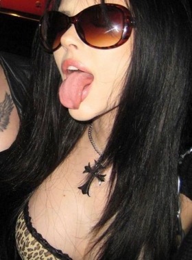 Circle framed vintage 2000s y2k style sunglasses