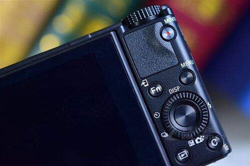 适用于索尼屏幕贴膜黑卡7 RX100M7 M5 M6 ZV1 m2高清防爆钢化膜 - 图1