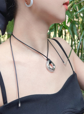 【新品】莓拉「白昼」黑绳极简长款项链新中式树脂圆环吊坠毛衣链