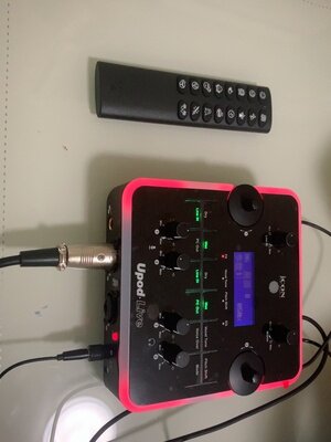 Icon Aiken Upod live mobile phone sound card remote control warm-up applause laughter welcome big brother special effects