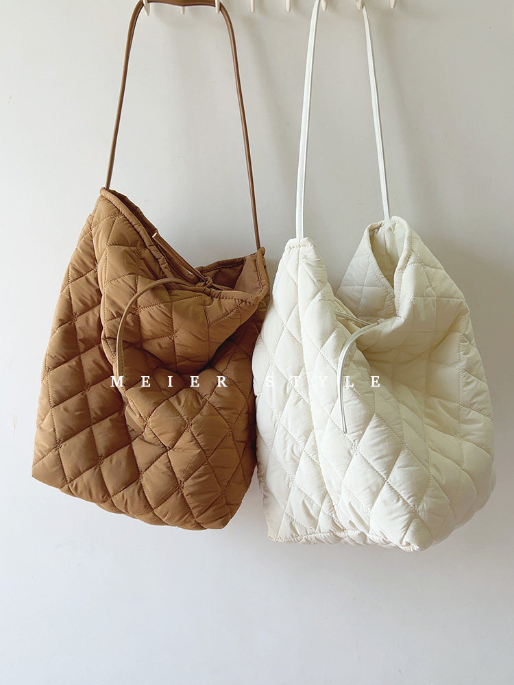 2023秋冬新款复古菱格棉服包大容量水桶包腋下包慵懒风托特包女包,淘宝优惠券,粉丝福利购,淘宝优惠卷