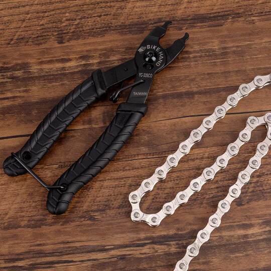 Quick release chain buckle for bicycles