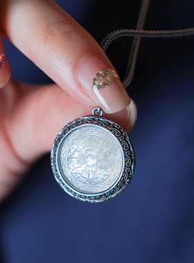 贝雕藏式银项链圆形扎基拉姆吊坠