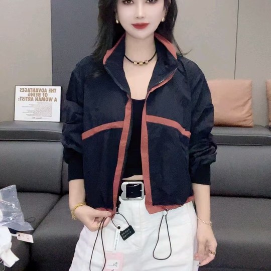 Contrasted color sun protection jacket with hemmed lines and casual short top