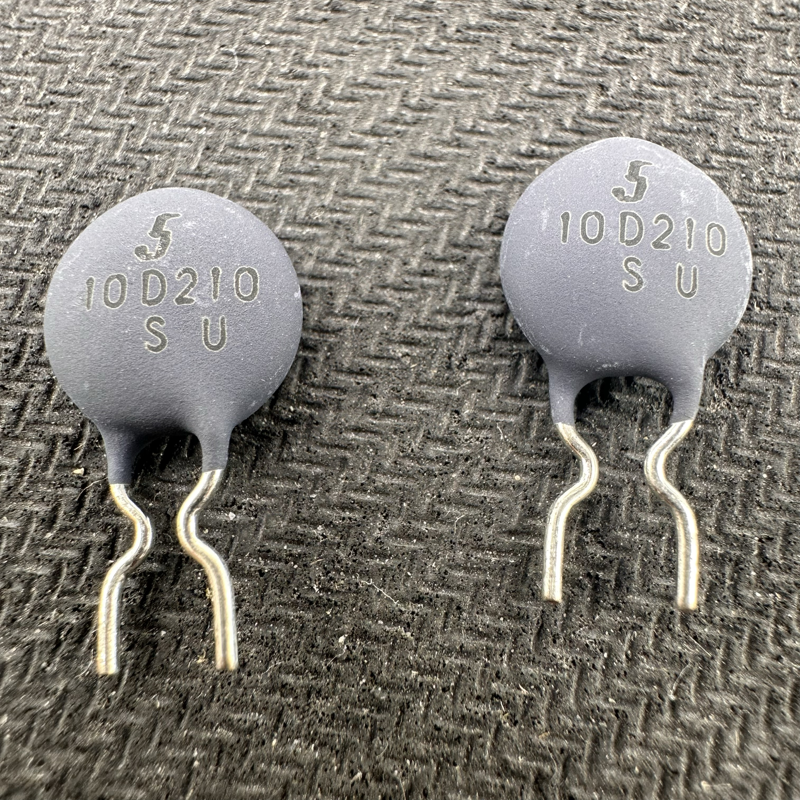 SEMITEC 10D210热敏电阻10D210A 100210 10D2-10 10欧姆NTC 10R - 图0