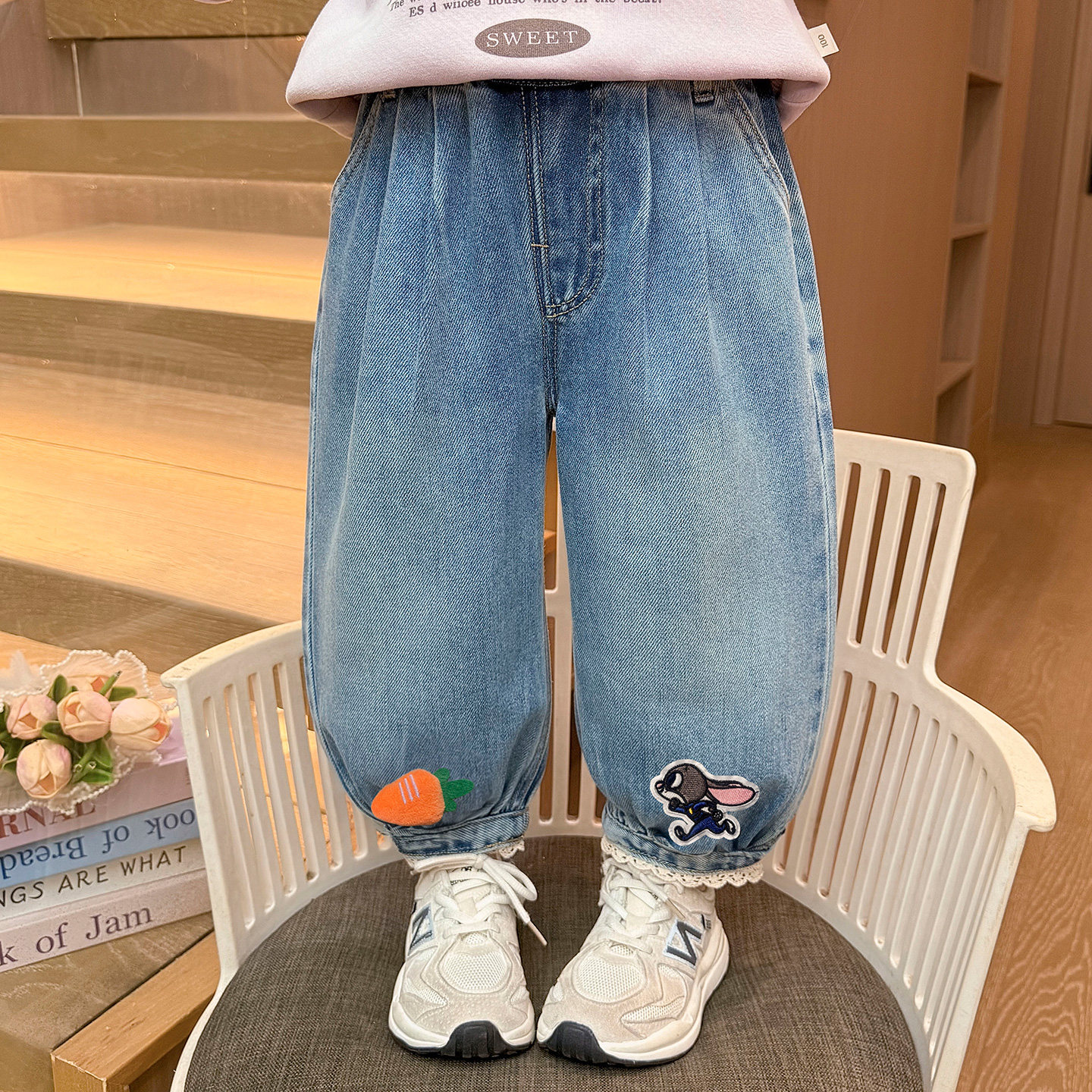 女童蓝色牛仔裤2026春装新款宝宝洋气兔子警官卡通束脚裤宽松花边,淘宝优惠券,粉丝福利购,淘宝优惠卷