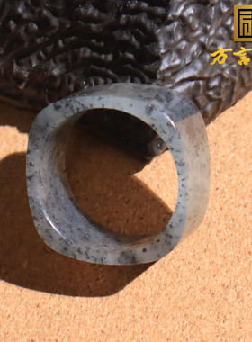 美滋滋方言和田玉精品佩戴新疆脂粉足意境点墨青花籽料20mm扳指O