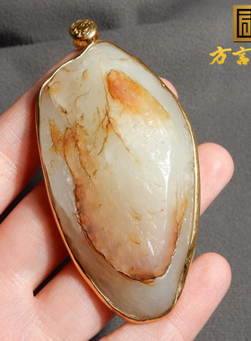 新疆玉石老熟戈壁料镶金原石把件