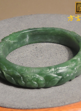 炸锅了！方言和田玉精品收藏级罕见碧玉菠菜绿61mm精美雕花手镯S