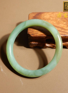 俄罗斯碧玉粉青飘糖白猫57mm手镯