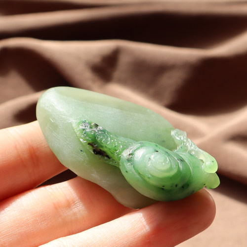 亏麻了方言和田玉俄罗斯碧玉乌兰海苹果绿油润脂粉强蜗牛吊坠A2 - 图2