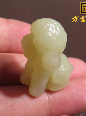 嗨翻天方言品牌和田玉收藏级新疆且末鸡油黄口料生肖狗吊坠挂件X7