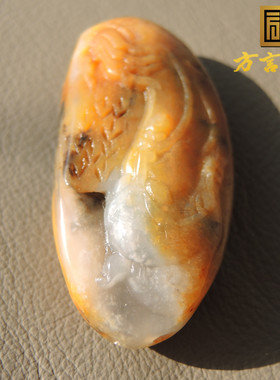 红皮鸡油黄沁一线天多彩关公吊坠