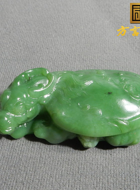 俄罗斯果绿碧玉龙龟手把件摆件