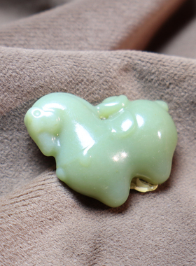 新疆且末细腻黄口仿古马挂件吊坠