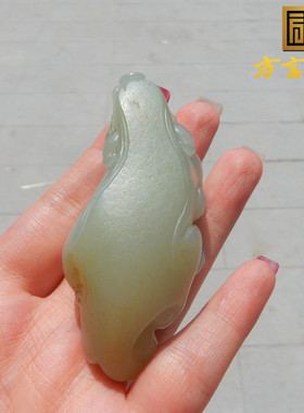 新疆玉罕见原皮翠青瑞兽貔貅把件