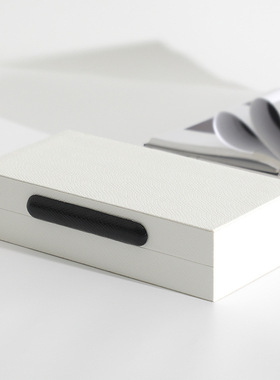 轻奢风白色卧室样板房摆件