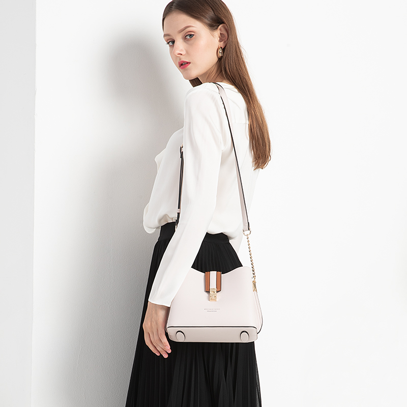 稻草人2020新款潮女洋气水桶包 稻草人优客女士包袋