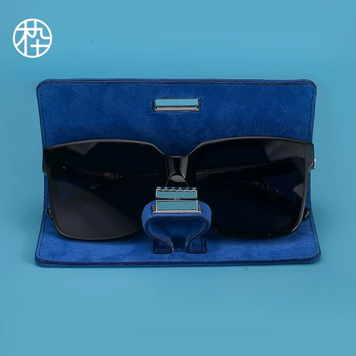 Синяя черная красная цепь, трендовые очки, небольшая сумка