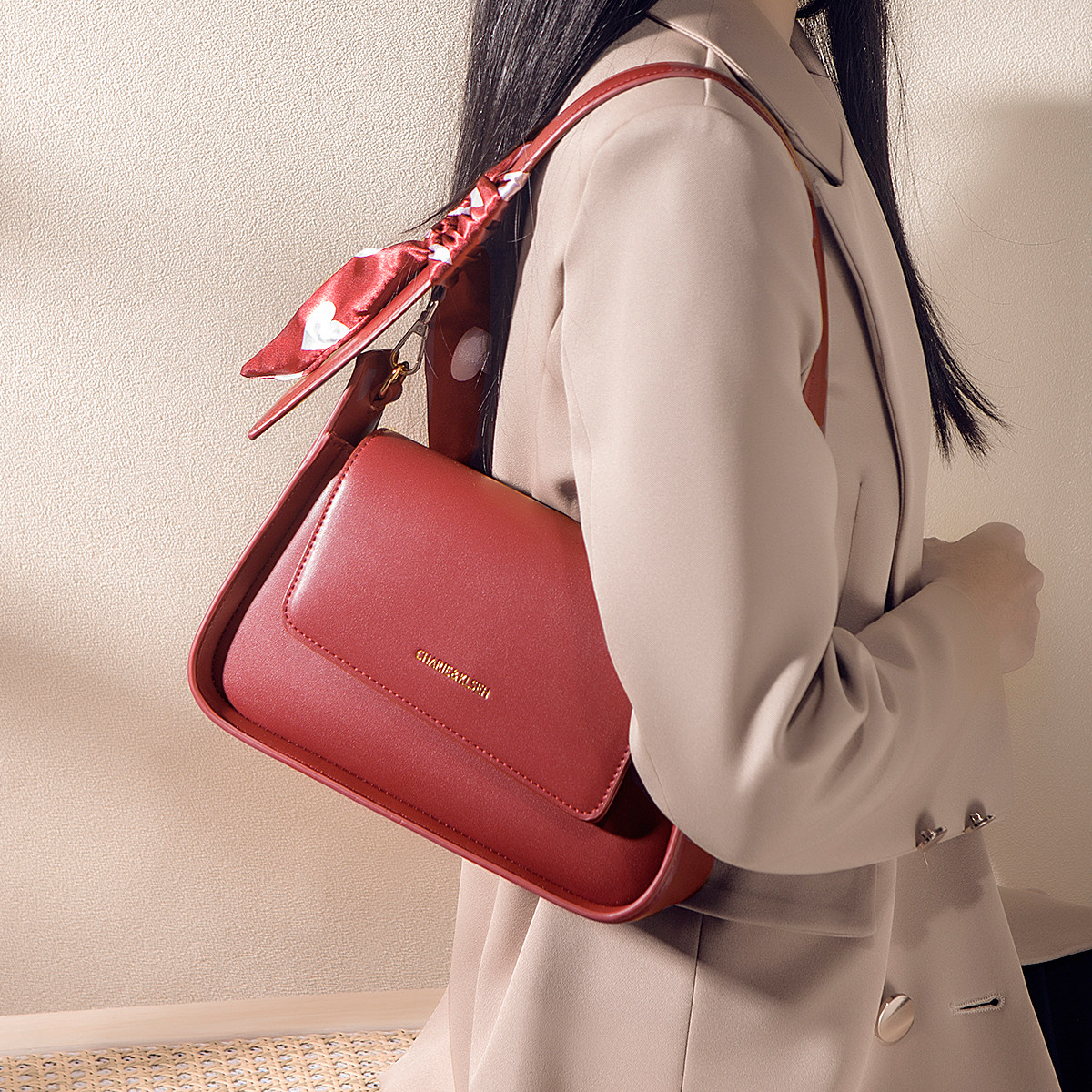 香港代购红色包包女2025新款腋下包新娘结婚包日常可用斜挎手提包,淘宝优惠券,粉丝福利购,淘宝优惠卷