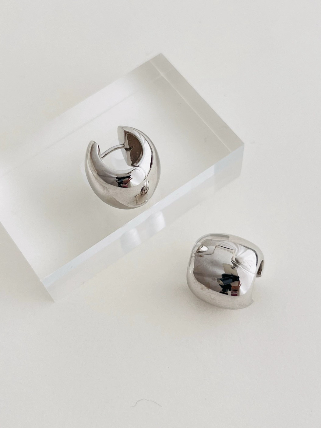 小众设计师通体S925纯银镀铑金光面耳环简约百搭时尚轻奢小众耳环,淘宝优惠券,粉丝福利购,淘宝优惠卷