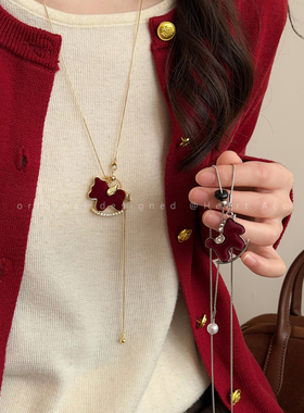 红色小马吊坠项链女款小众高级感长款毛衣链2025新款日常百搭配饰