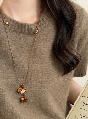 木质奔腾小马元宝旋转项链女小众设计感咖啡豆长款抽拉毛衣链配饰