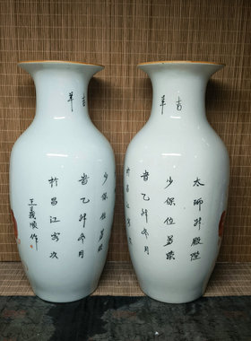 景德镇手绘矾红太师少保冬瓜瓶