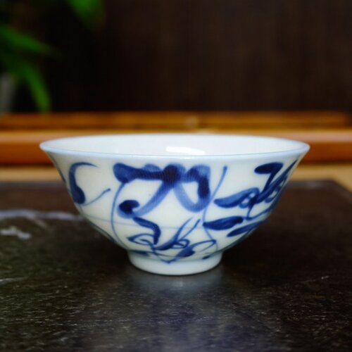 景德镇厂货瓷/景德古窑手绘老茶花青花刀字纹正德茶盅/翻口小茶碗_虎窝淘