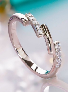 ChinPin/芷芯女莫桑石戒指