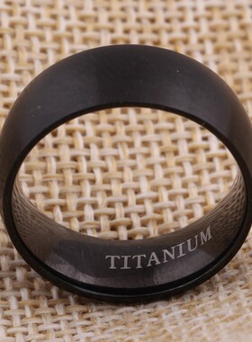 新款跨境欧美Ins时尚个性男士简约百搭不锈钢指环8MM黑色钛钢戒指