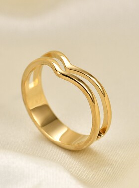 新款欧美跨境热卖简约ins双V5MM镂空不锈钢情侣个性戒指厂家