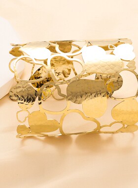 新款欧美时尚复古气质开口8CM镂空爱心不锈钢手镯女跨境个性钛钢