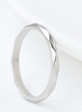 新款欧美跨境2MM热卖光面不规则菱形钛钢铸造简约情侣戒指指环女