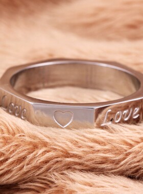 新款欧美ins时尚个性不规则方形情侣戒指LOVE心形不锈钢生日礼物