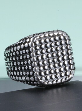 新款欧美跨境热卖创意20MM方形个性铆钉不锈钢戒指潮男网红钛钢戒