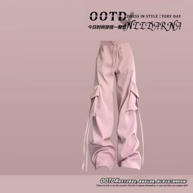 Teenagers with short-sleeved T-shirts for two-piece summer outfit