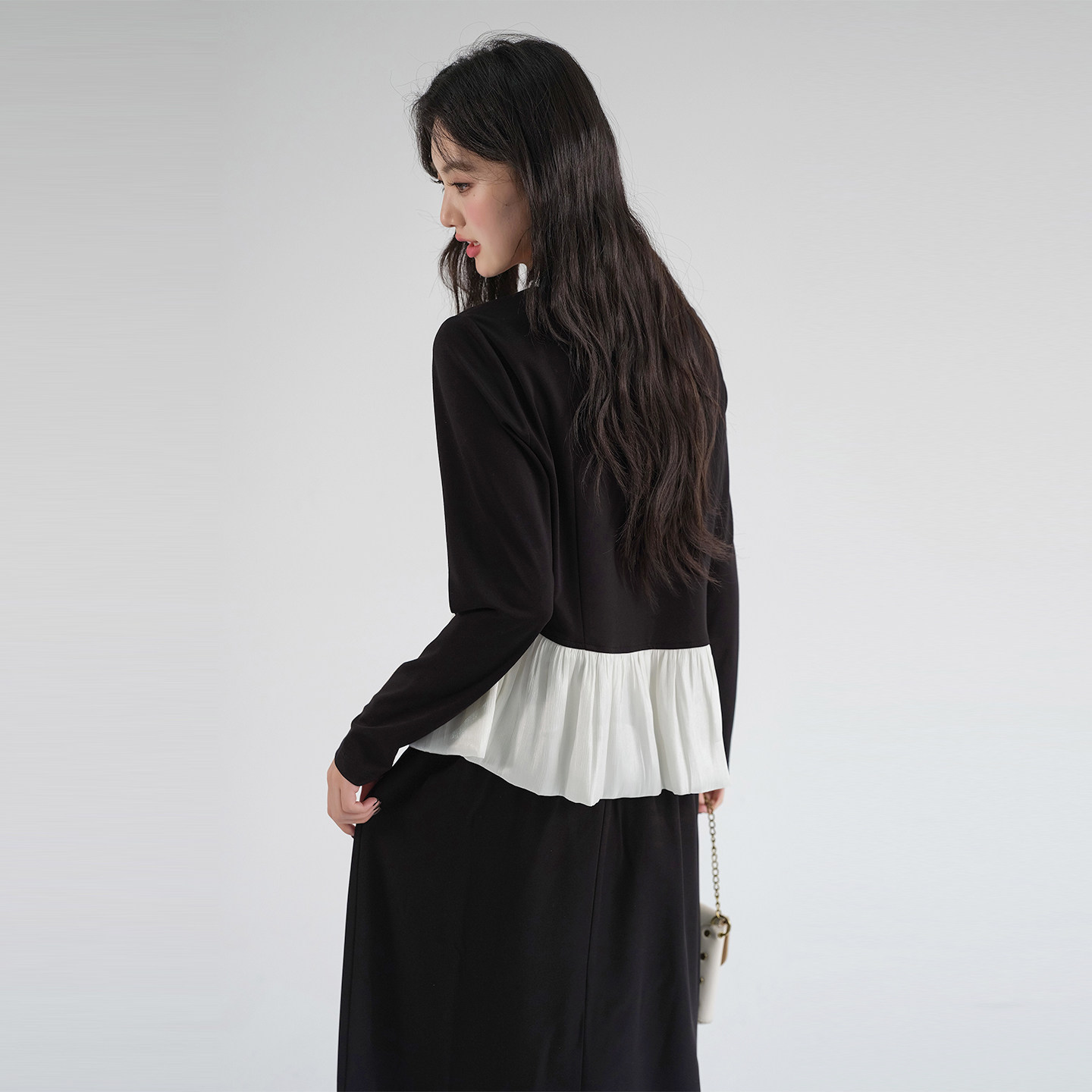 蓝若水大码女装2026春新款钉珠圆领撞色针织T恤胖mm收腰显瘦上衣,淘宝优惠券,粉丝福利购,淘宝优惠卷