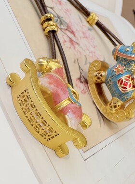 新年爆款摇摇木马铜钱粉色蓝色交织财毛衣链长款项链小马可爱吊坠