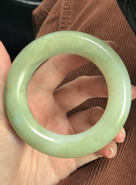 新疆和田玉且末高青白带翠手镯纯天然和田玉14胖圆条手镯